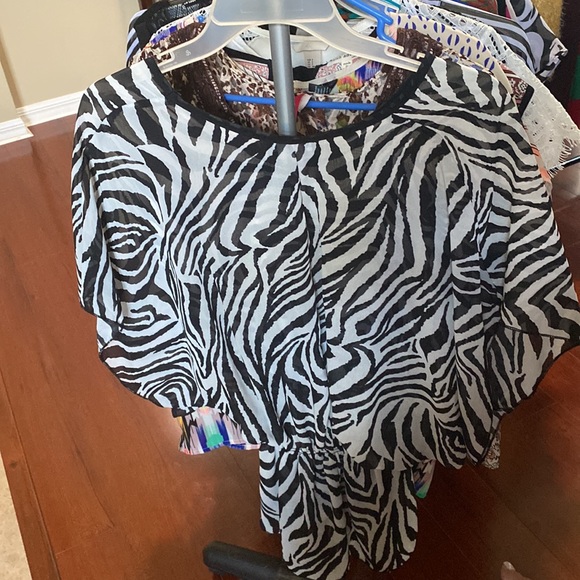 Flare sleeve zebra print blouse - Picture 2 of 2